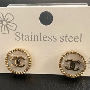 Gold and pearl Earrings